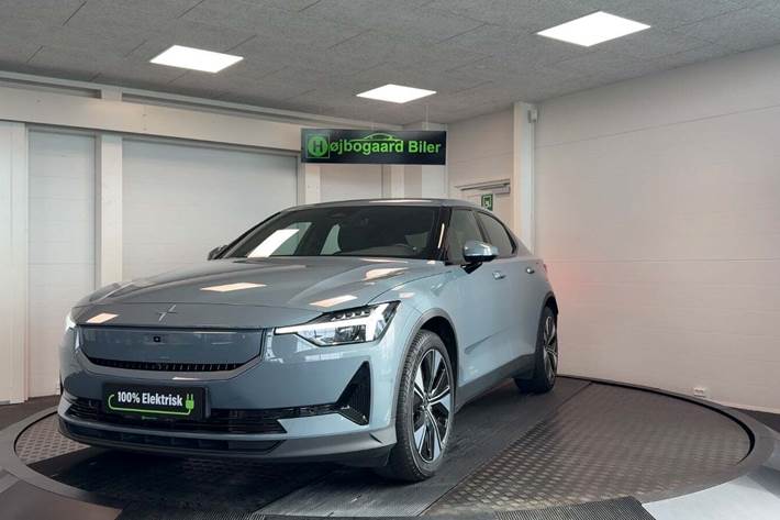 Grå Polestar 2 fra 2025 set udefra
