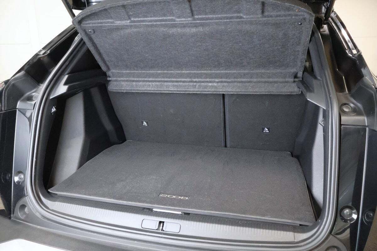 Sort Peugeot 2008 fra 2020