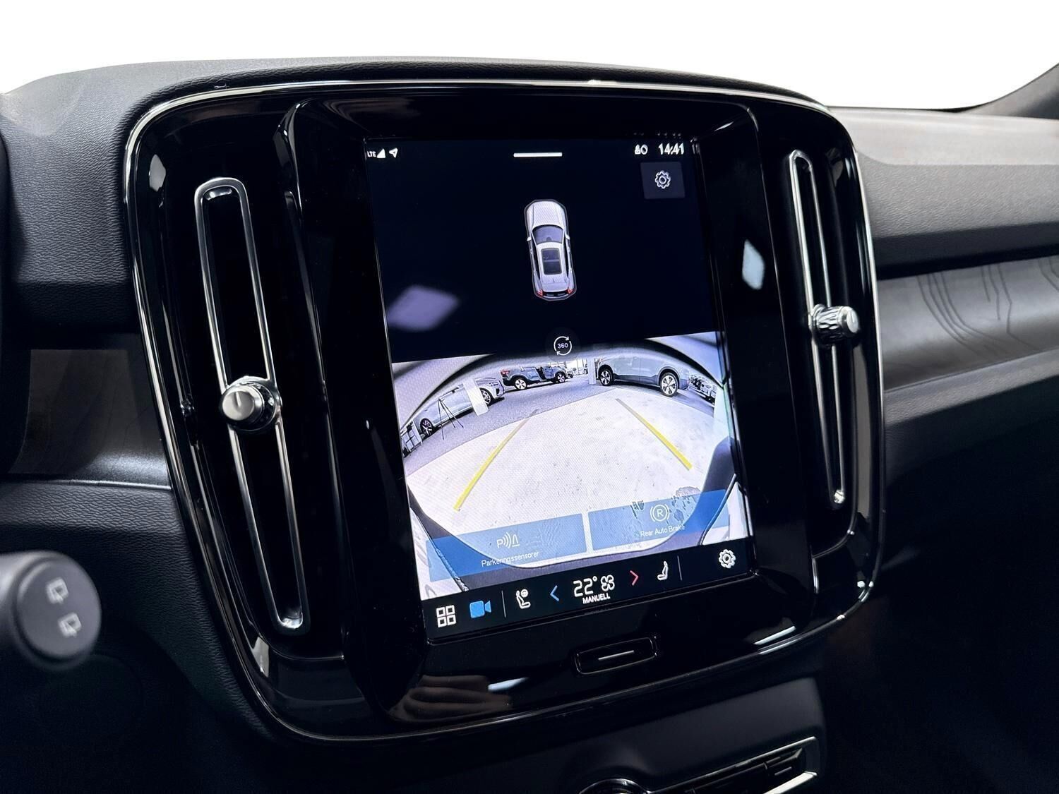 Grøn Volvo EX40 fra 2025