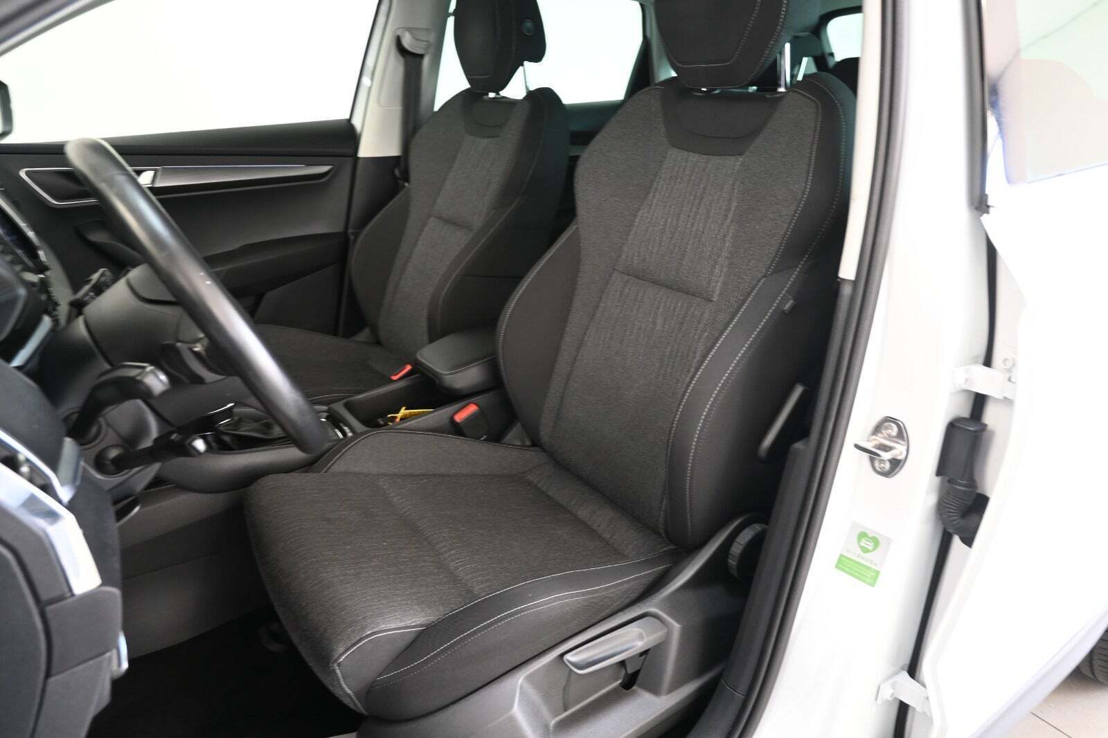 Hvid Skoda Karoq fra 2020