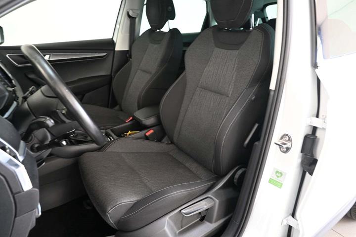 Hvid Skoda Karoq fra 2020