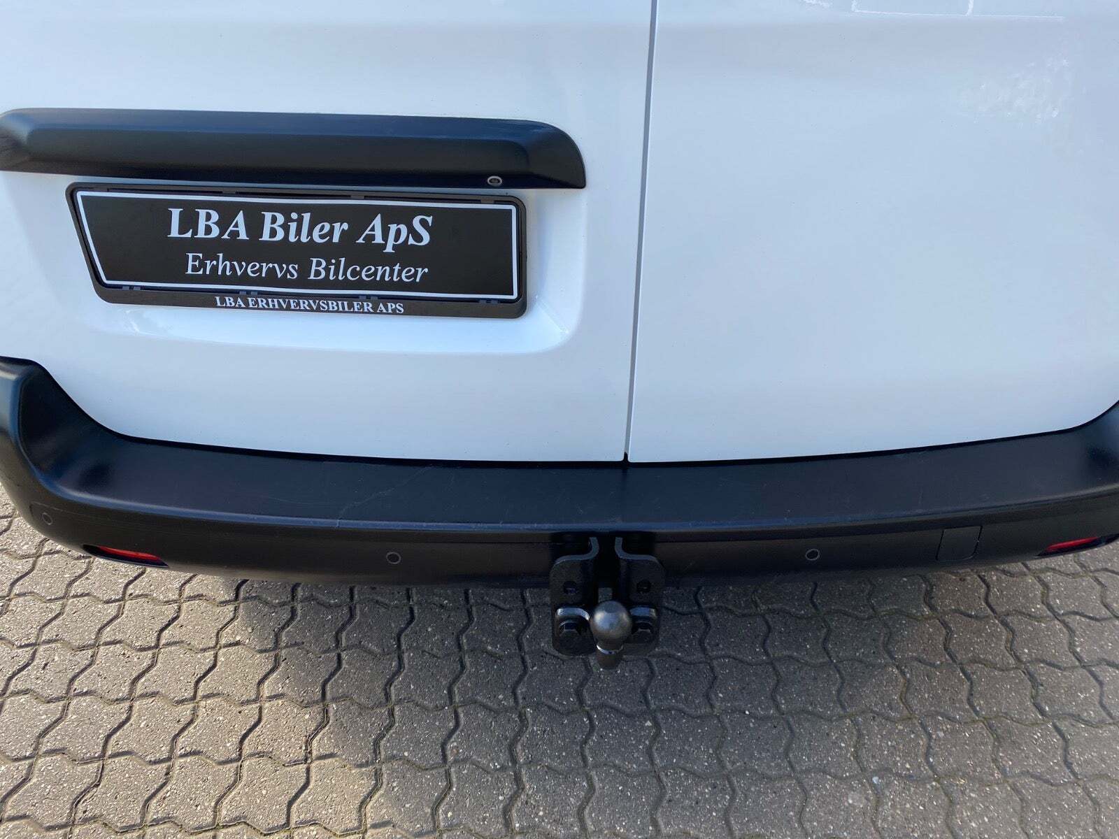 Hvid Opel Vivaro fra 2022