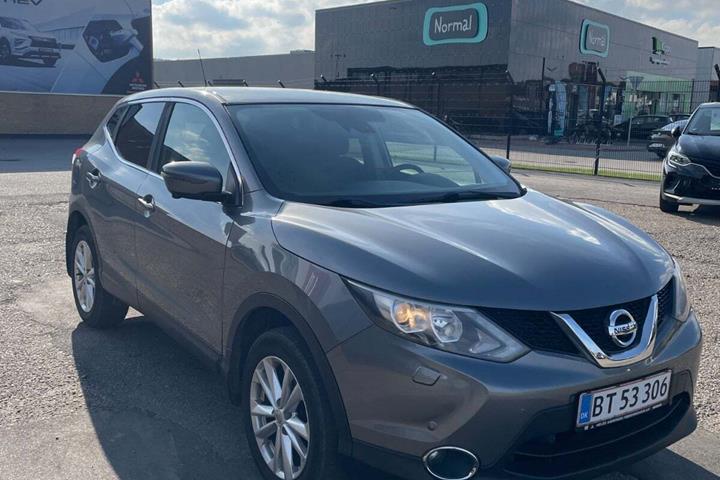 Grå Nissan Qashqai fra 2017