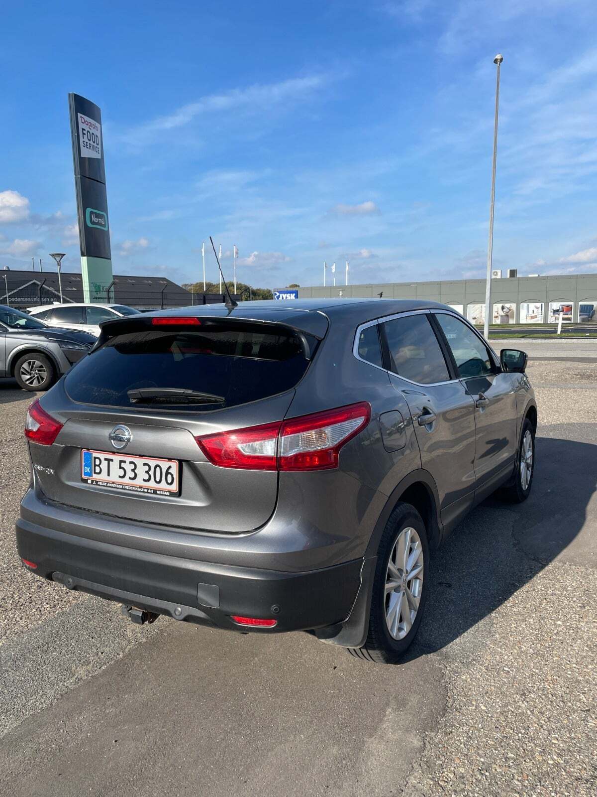 Grå Nissan Qashqai fra 2017