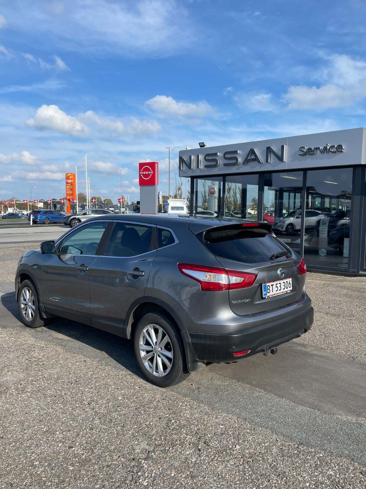 Grå Nissan Qashqai fra 2017