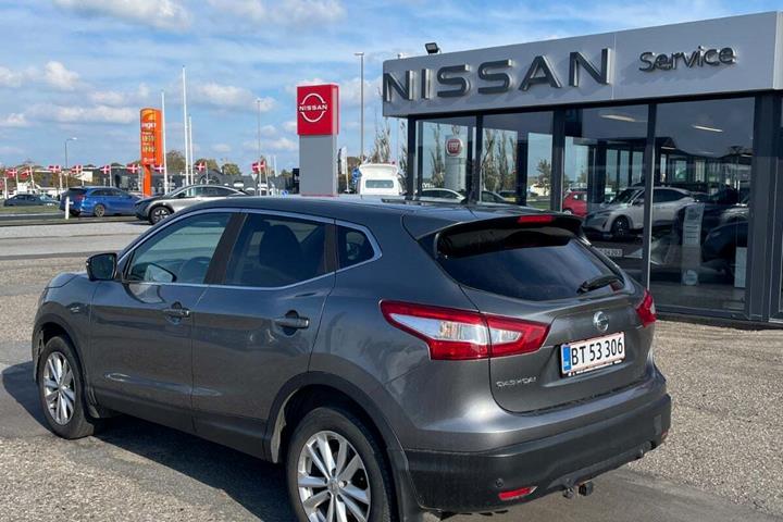 Grå Nissan Qashqai fra 2017