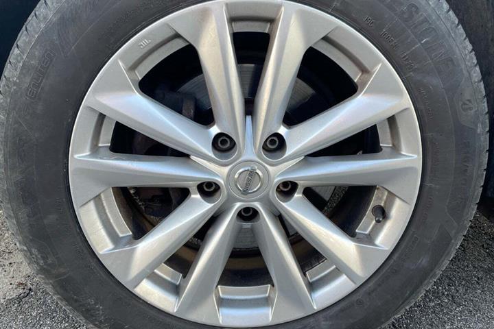 Grå Nissan Qashqai fra 2017