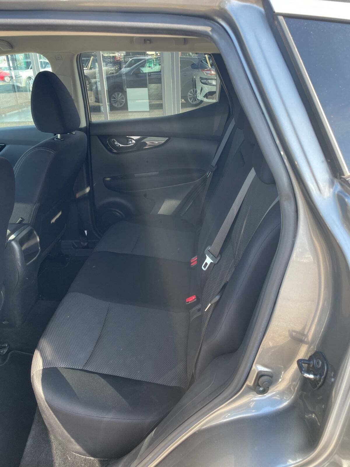 Grå Nissan Qashqai fra 2017