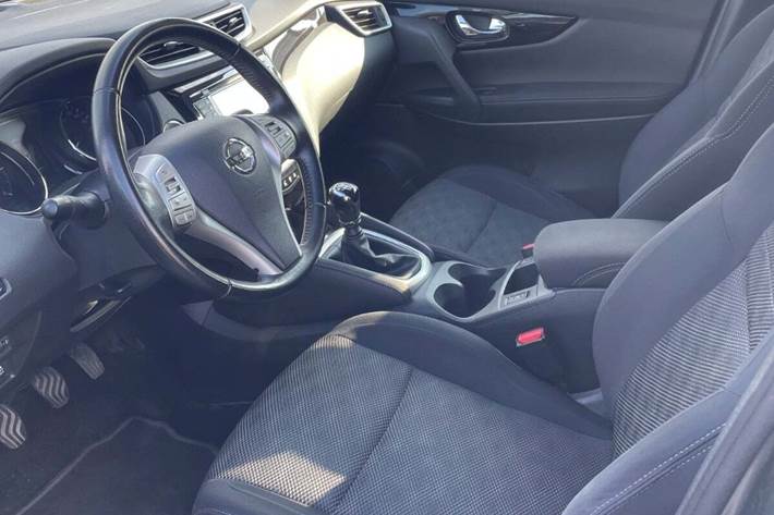 Grå Nissan Qashqai fra 2017