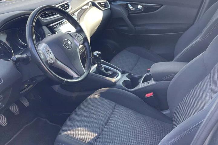 Grå Nissan Qashqai fra 2017