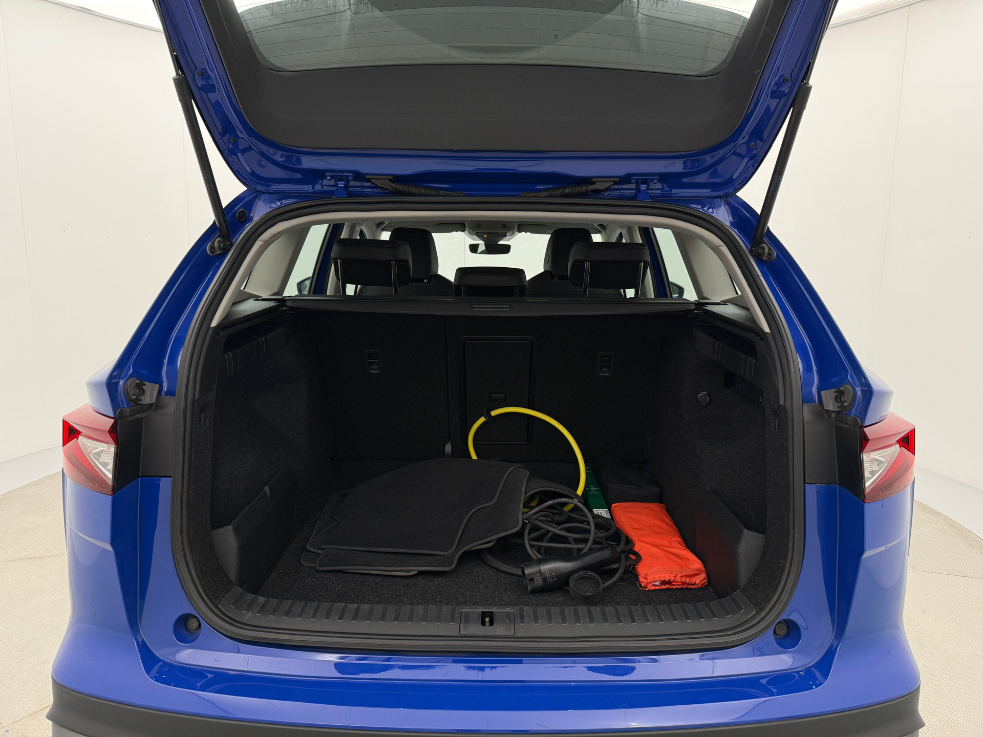 Blå Skoda Enyaq iV fra 2023