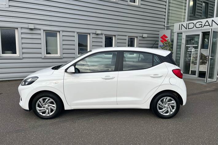 Hvid Hyundai i10 fra 2023
