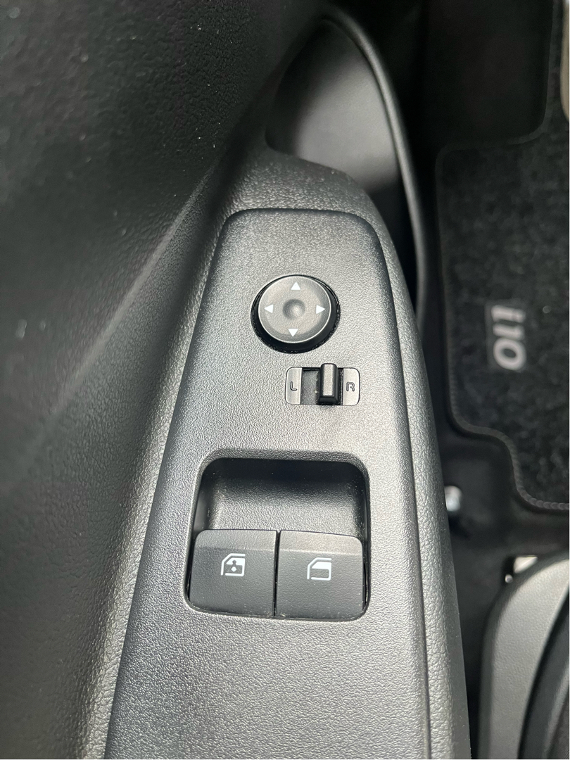 Hvid Hyundai i10 fra 2023