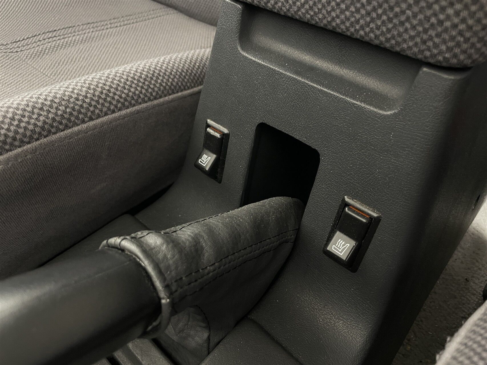 Blå Ford Granada fra 1984 set indefra