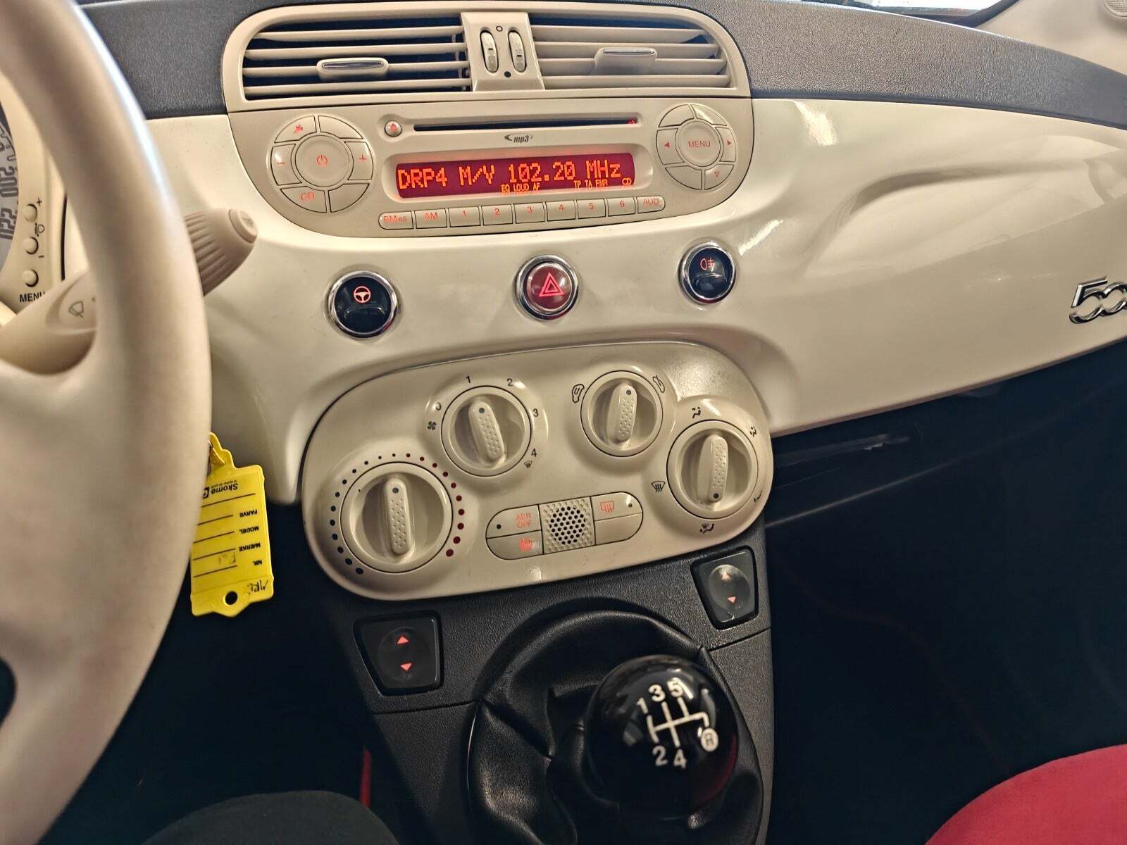 Gul Fiat 500 fra 2008