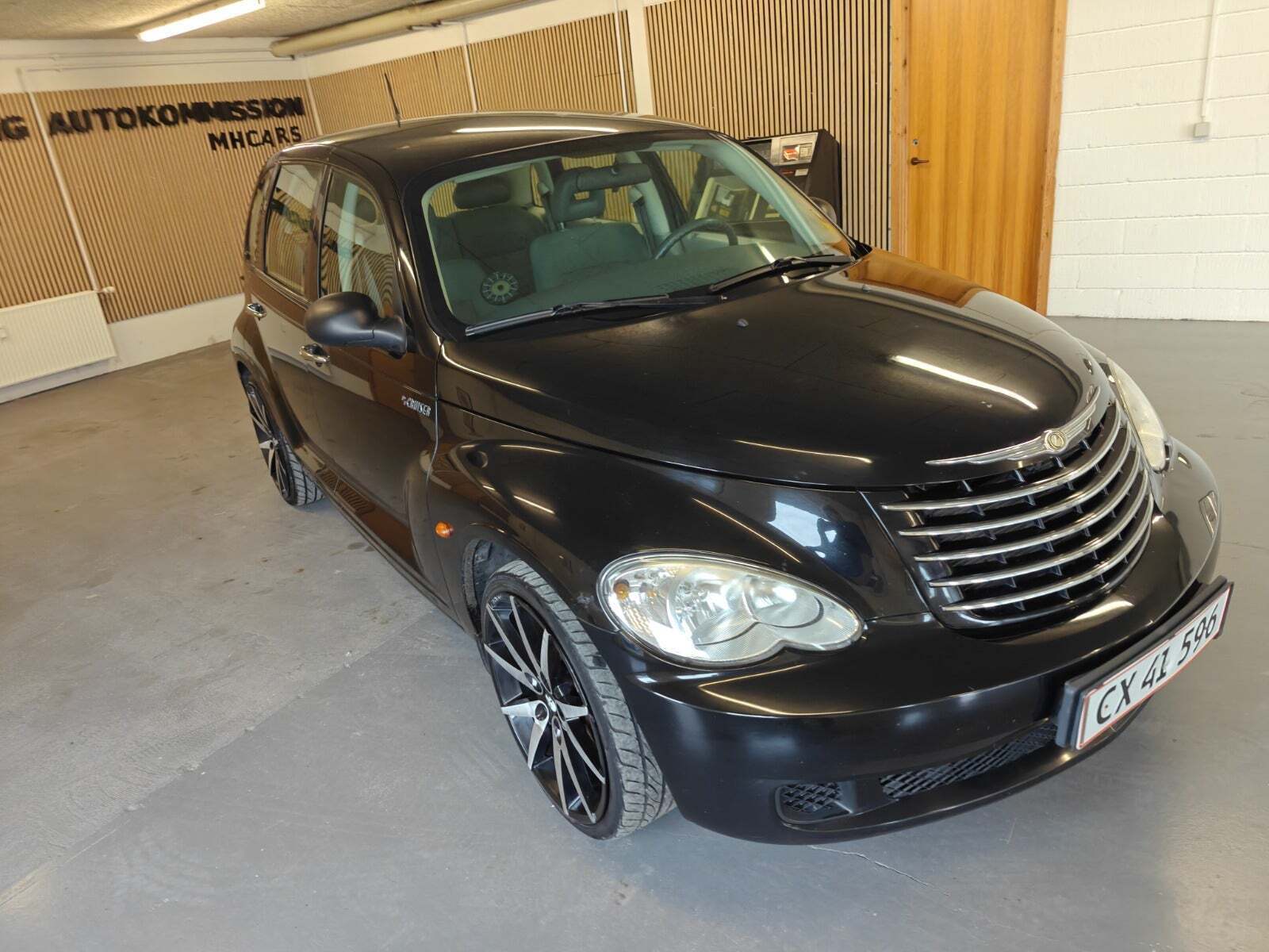 Gul Chrysler PT Cruiser fra 2007 set udefra