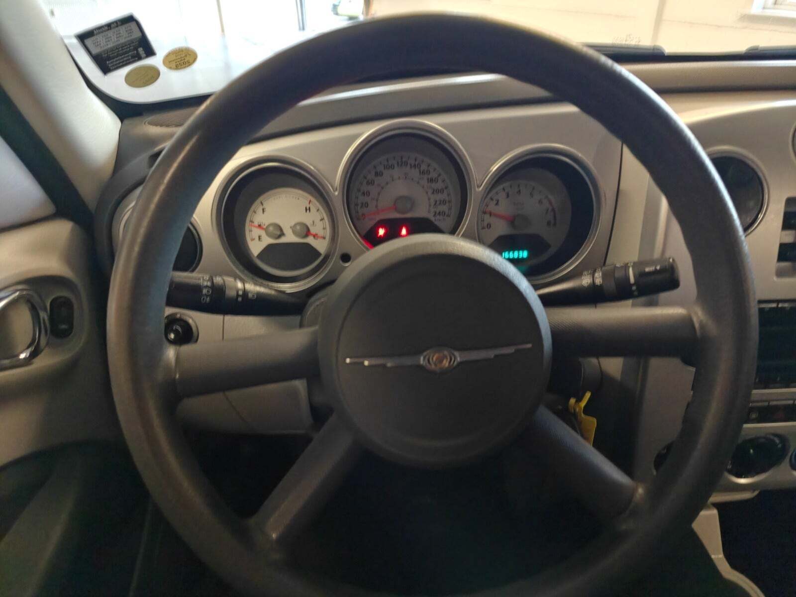Gul Chrysler PT Cruiser fra 2007 set indefra