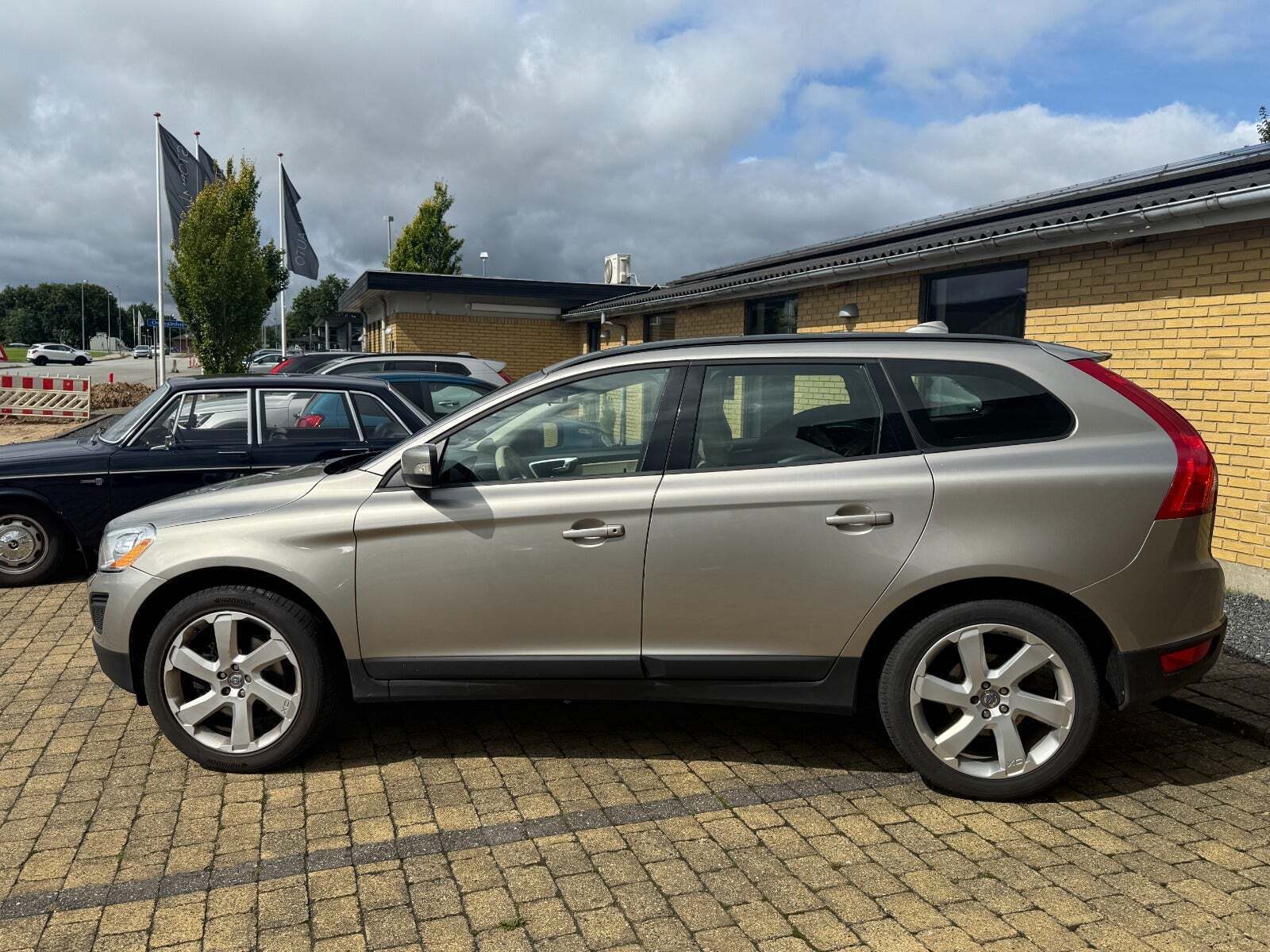 Beige Volvo XC60 fra 2012