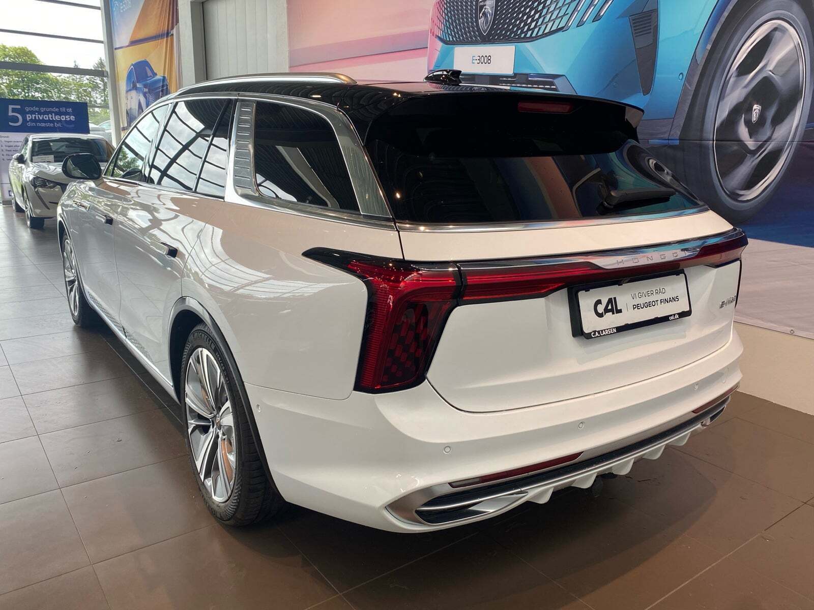 Hvid Hongqi E-HS9 fra 2024