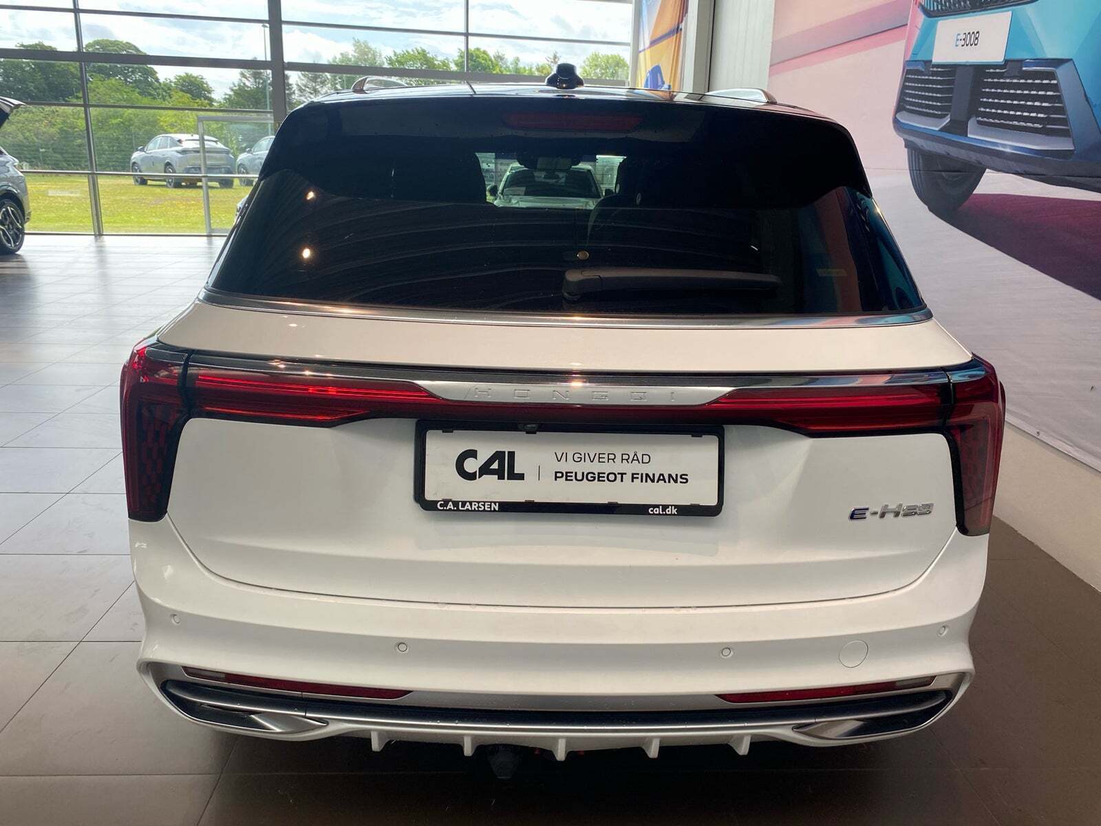 Hvid Hongqi E-HS9 fra 2024
