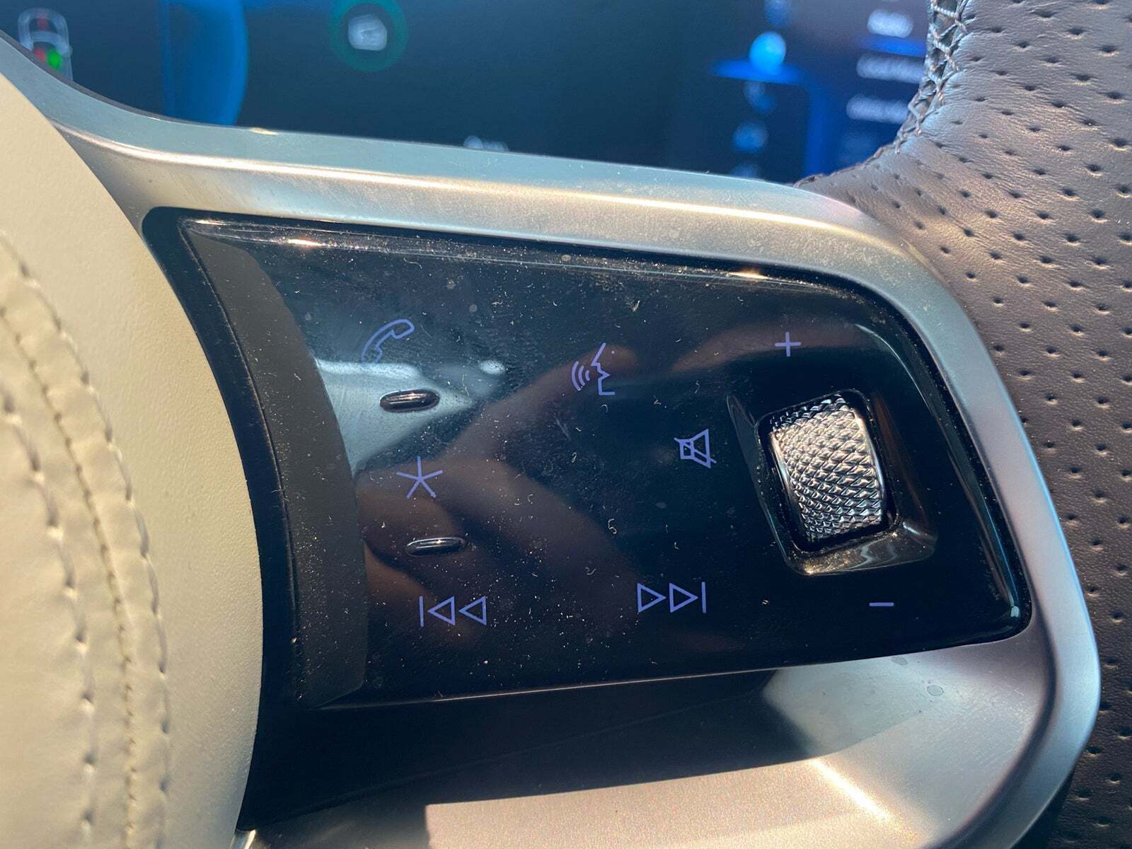 Hvid Hongqi E-HS9 fra 2024