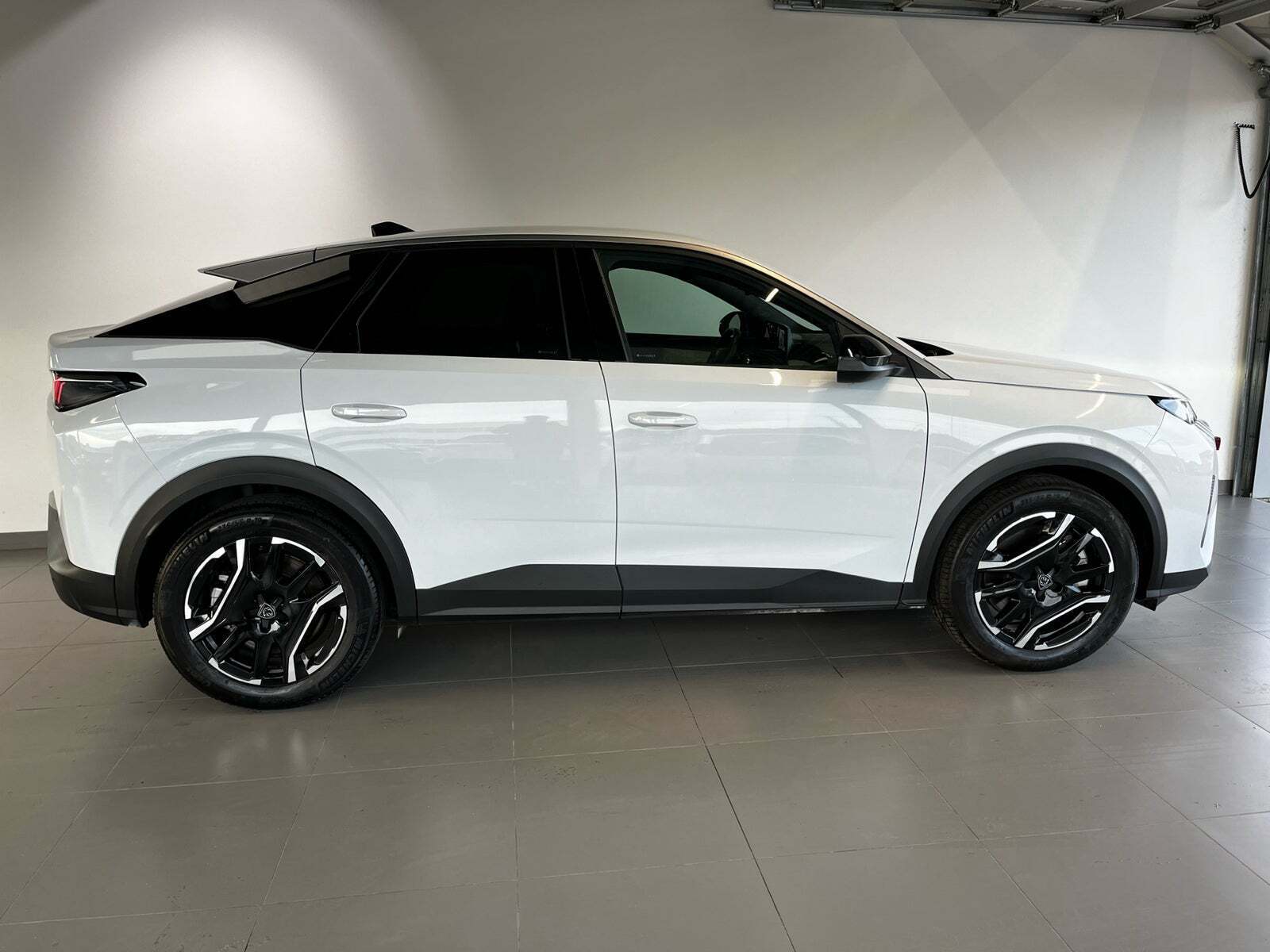 Peugeot e-3008 77 Allure Pack