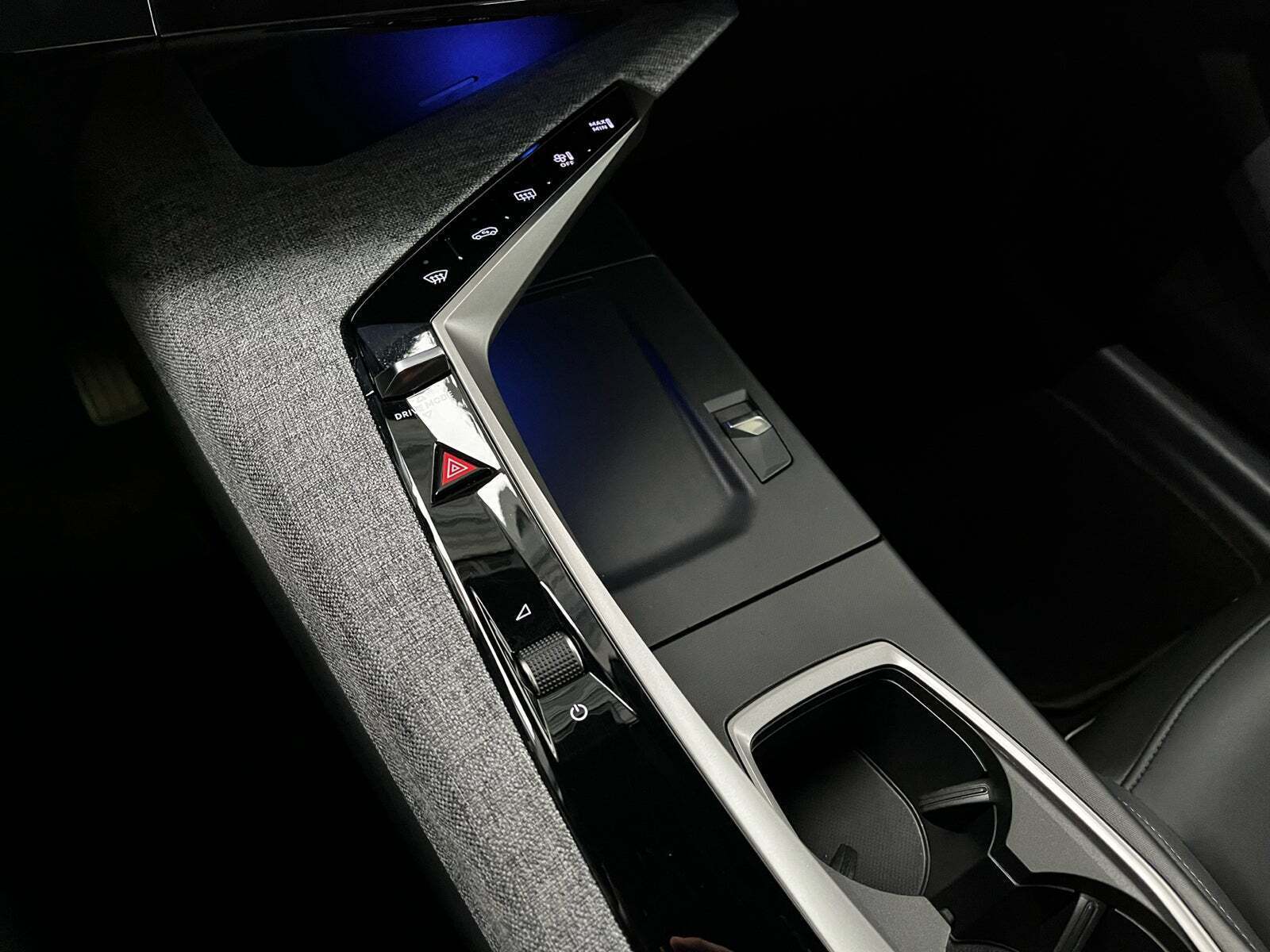 Hvid Peugeot e-3008 fra 2024