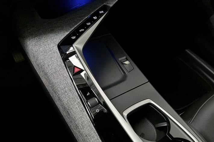 Hvid Peugeot e-3008 fra 2024