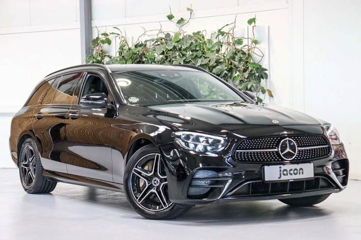 Sort Mercedes E300 e fra 2022 set udefra