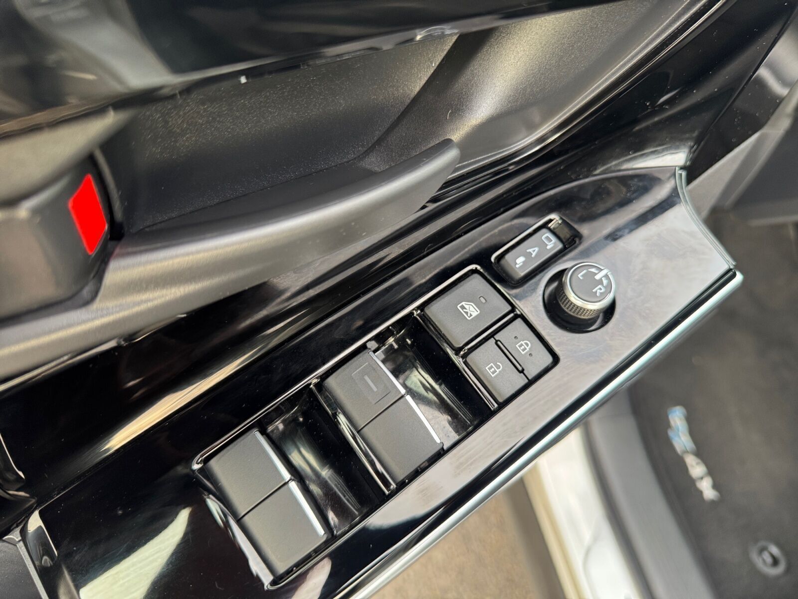 Sort Toyota BZ4X fra 2024