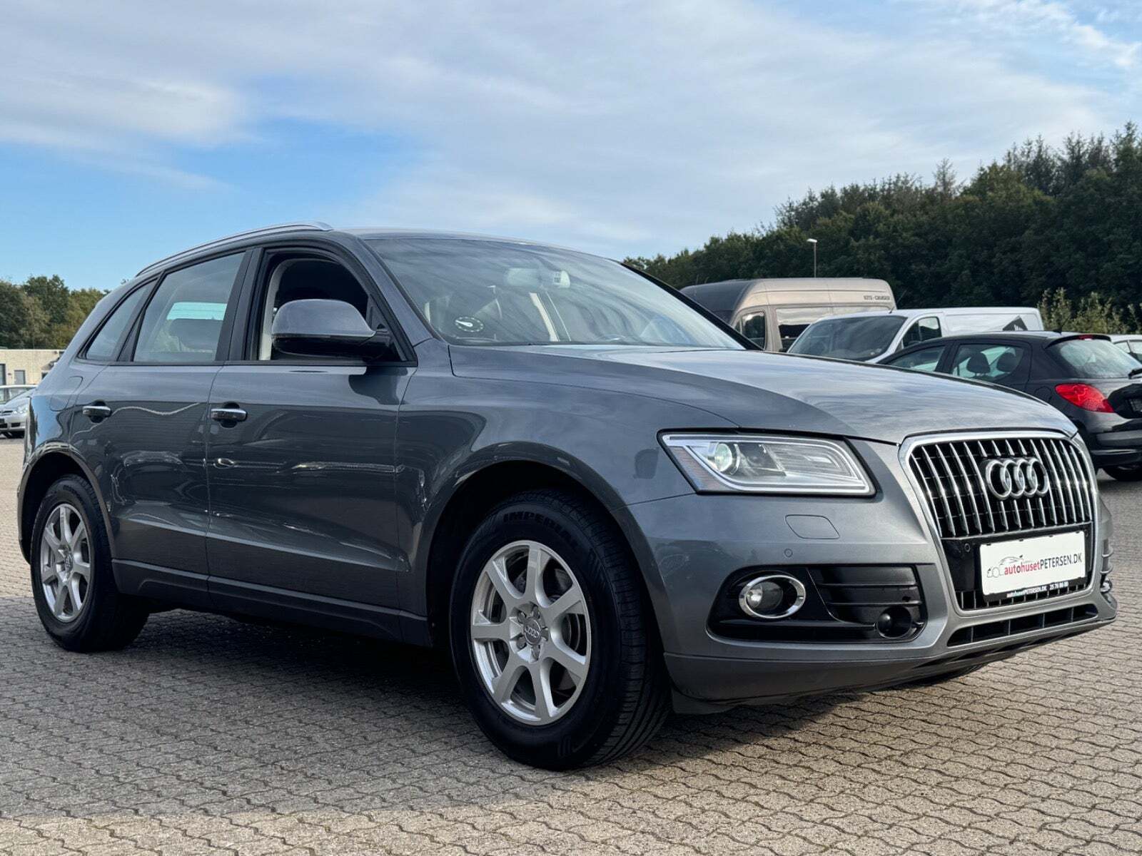 Grå Audi Q5 fra 2017 set udefra