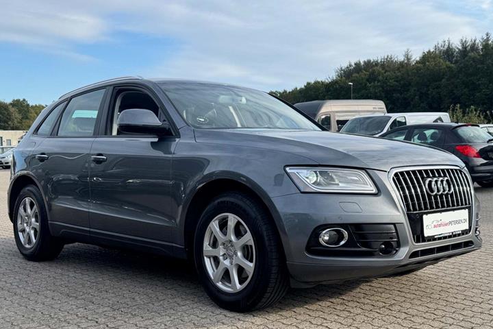Grå Audi Q5 fra 2017 set udefra
