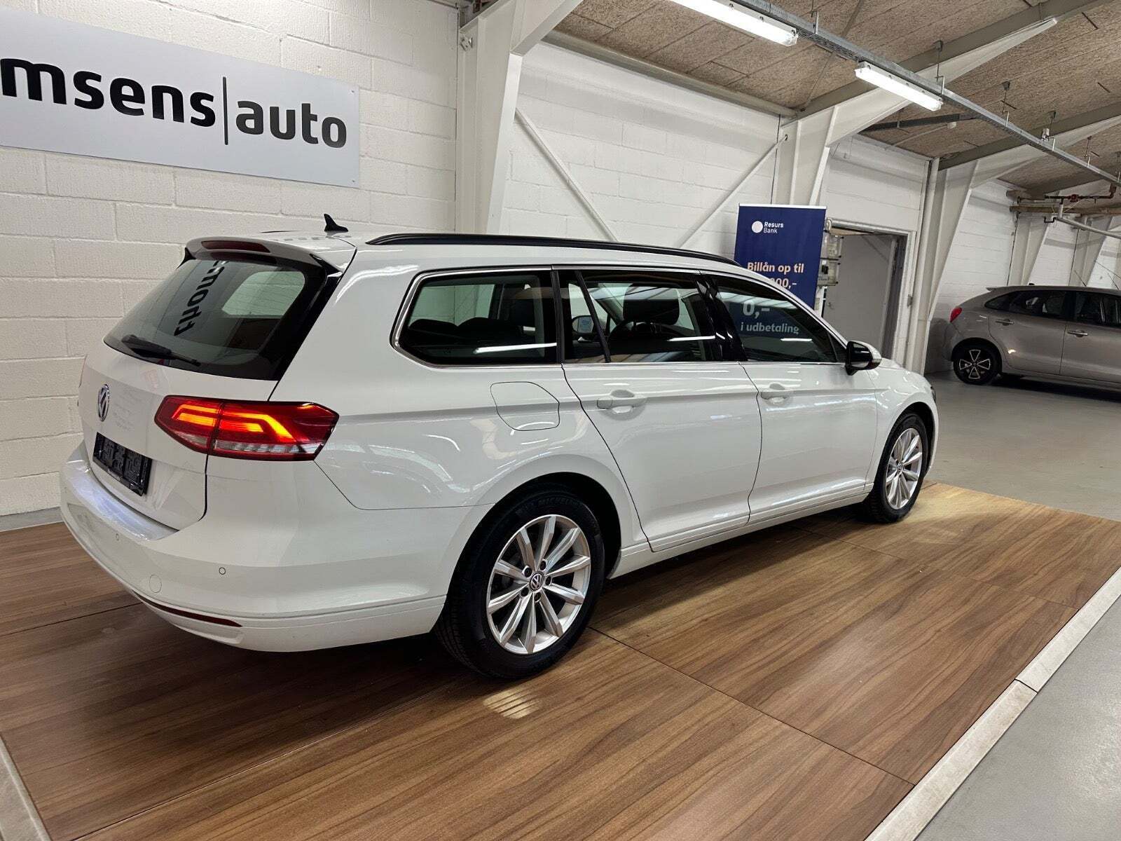 Hvid VW Passat fra 2018