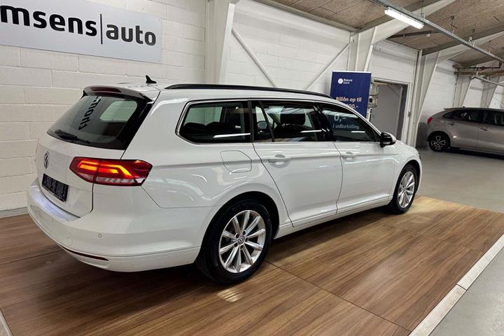 Hvid VW Passat fra 2018