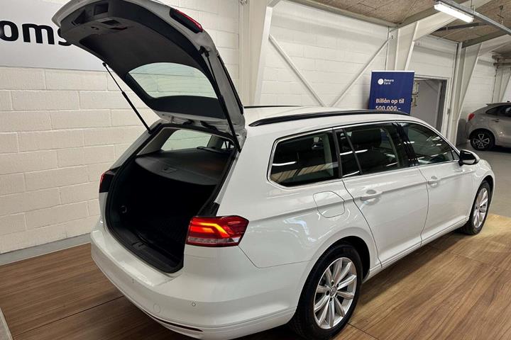 Hvid VW Passat fra 2018