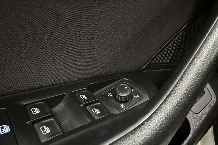 Hvid VW Passat fra 2018