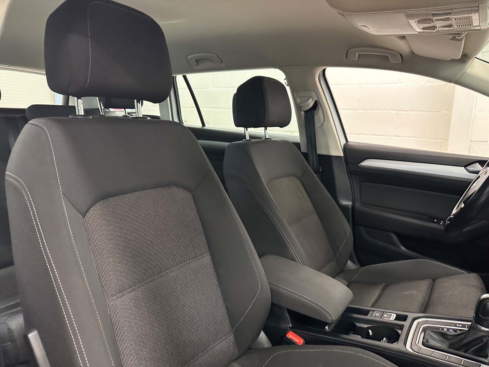 Hvid VW Passat fra 2018