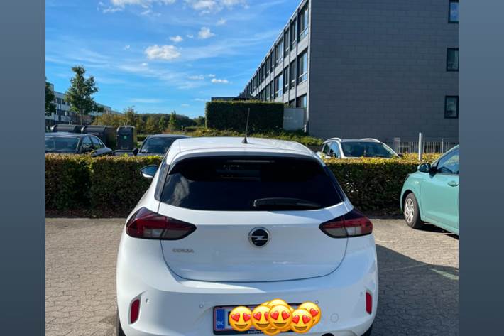 Hvid Opel Corsa fra 2022