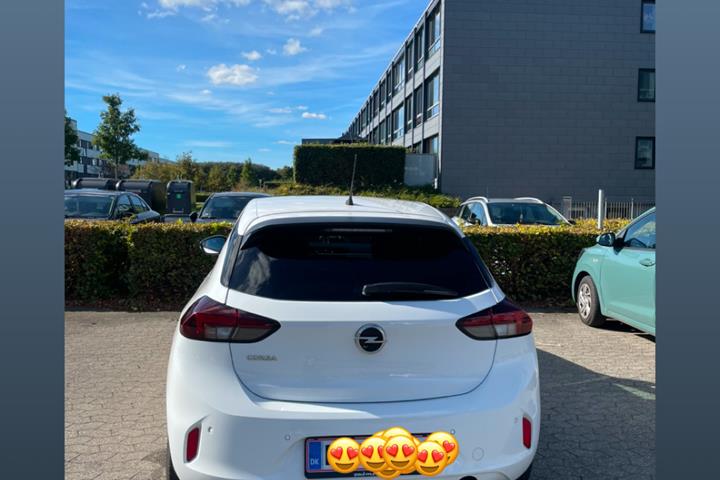 Hvid Opel Corsa fra 2022