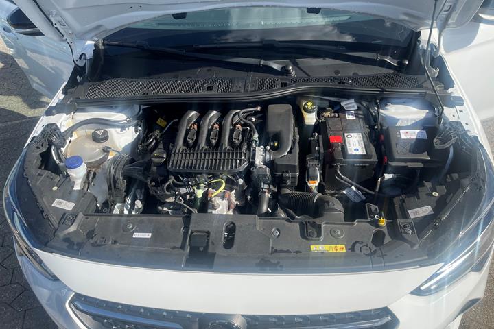 Hvid Opel Corsa fra 2022