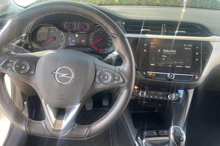 Hvid Opel Corsa fra 2022