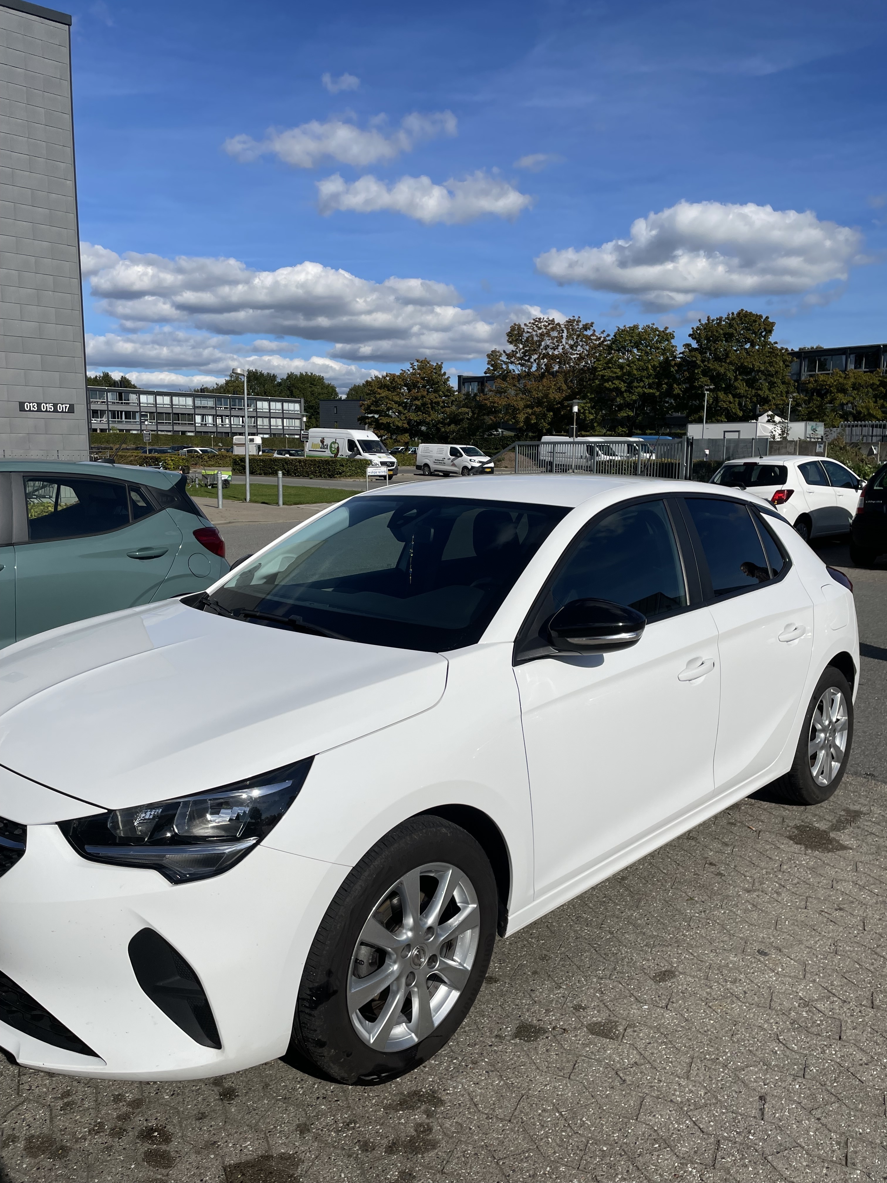 Hvid Opel Corsa fra 2022