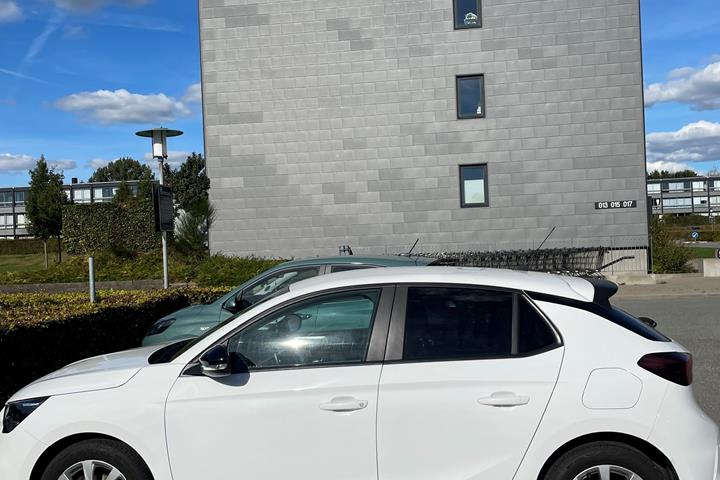 Hvid Opel Corsa fra 2022