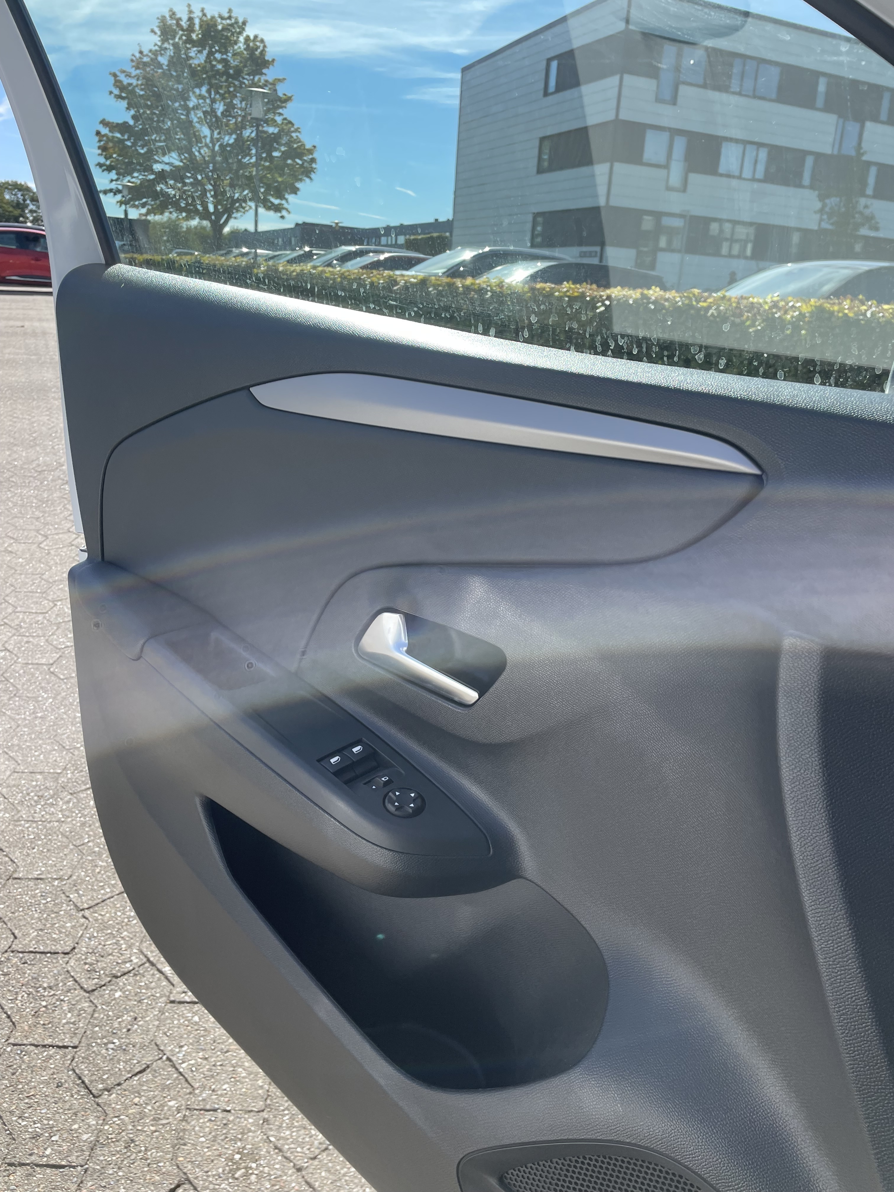 Hvid Opel Corsa fra 2022