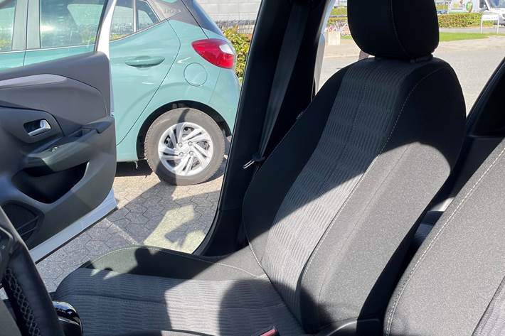 Hvid Opel Corsa fra 2022