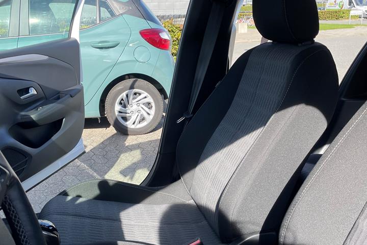 Hvid Opel Corsa fra 2022