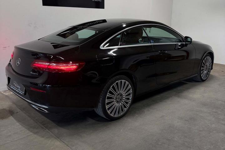 Sort Mercedes E350 d fra 2018