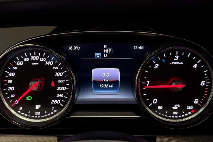 Sort Mercedes E350 d fra 2018