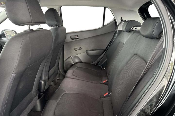 Sort Hyundai i10 fra 2019