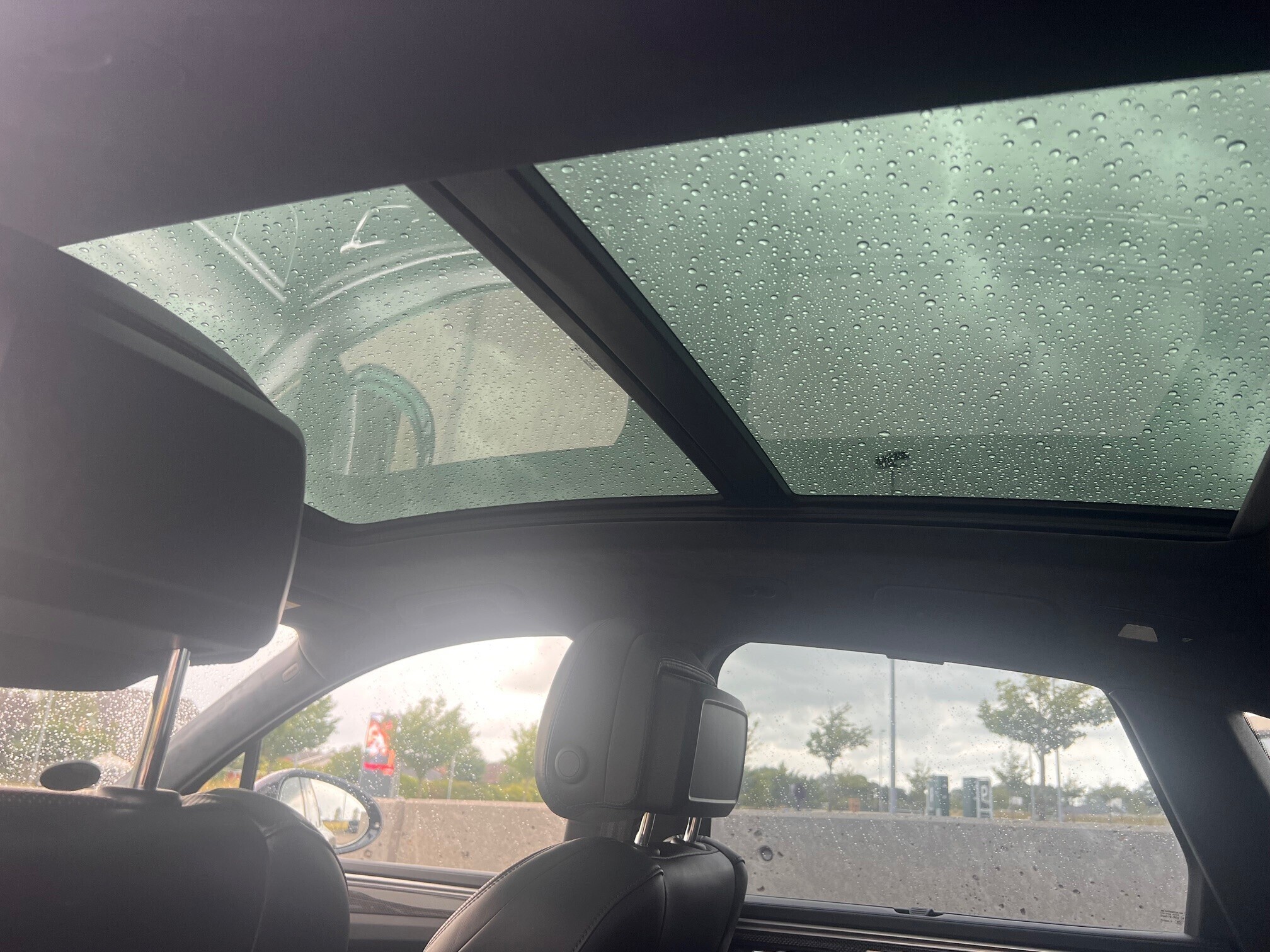 Blå Porsche Macan Turbo fra 2017